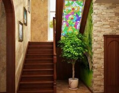 Дизайн интерьера гостиной с лестницей на второй этаж: идеи и рекомендации