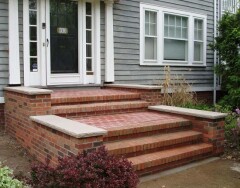Особенности кирпичного и бетонного крыльца дома: плюсы и минусы