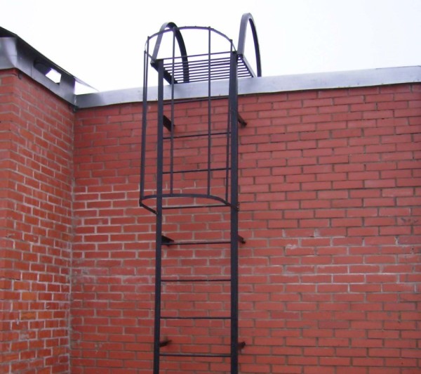 Пожарная лестница предназначена для доступа к очагу возгорания,