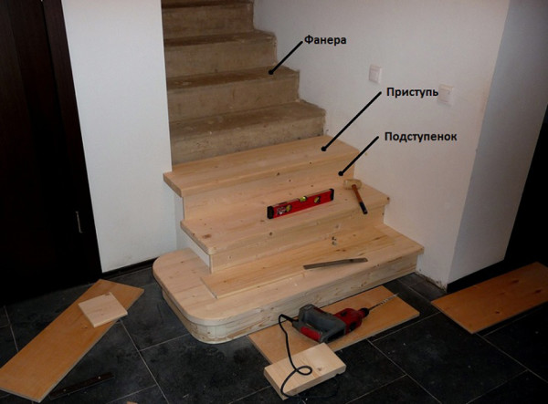 Деревянные ступени на бетонную лестницу