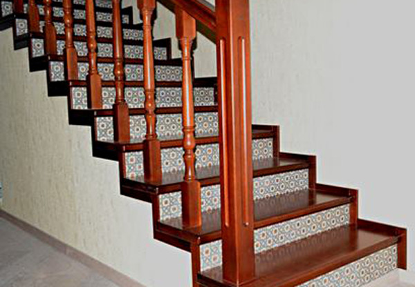 Чем покрыть ступени деревянной лестницы в доме