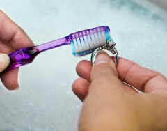 15 лайфхаков для применения старой зубной щетки