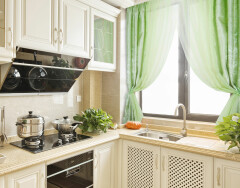 Какие шторы выбрать на кухню? Модель, ткань, цвет