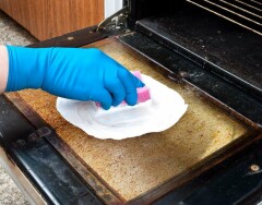 4 дешевых способа отчистить духовку до блеска