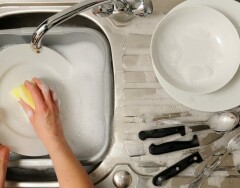Лучший враг грязной посуды: как приготовить моющее средство своими руками