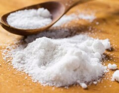 10 полезных лайфхаков с солью для дома