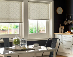 Рулонные шторы на кухню: удобство и стиль для вашего пространства