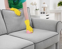 Пятна, зацепки и потускневшая обивка: как и чем правильно очистить диван