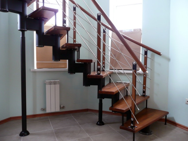 Сборная металлическая лестница